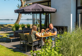 Spise på terrassen - EuroParcs Bad Hoophuizen - Hulshorst, Gelderland, Holland