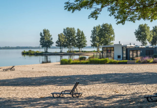 Playa de arena en el lago - EuroParcs Bad Hoophuizen - Hulshorst, Güeldres, Países Bajos
