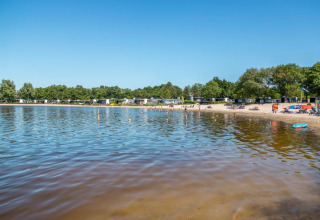 Plage de sable - EuroParcs Bad Hoophuizen - Hulshorst, Gelderland, Pays-Bas
