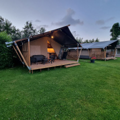 Safari-Zelte nebeneinander - Camping de Tulpenweide - Vodatent - Breezand, Noord-Holland, Die Niederlande