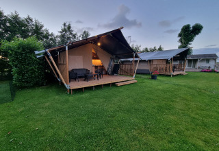 Safari-Zelte nebeneinander - Camping de Tulpenweide - Vodatent - Breezand, Noord-Holland, Die Niederlande