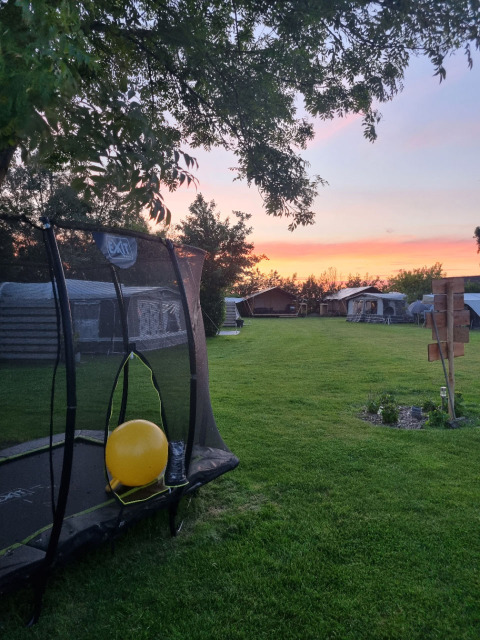 Trampolin - Camping de Tulpenweide - Vodatent - Breezand, Noord-Holland, Niederlande