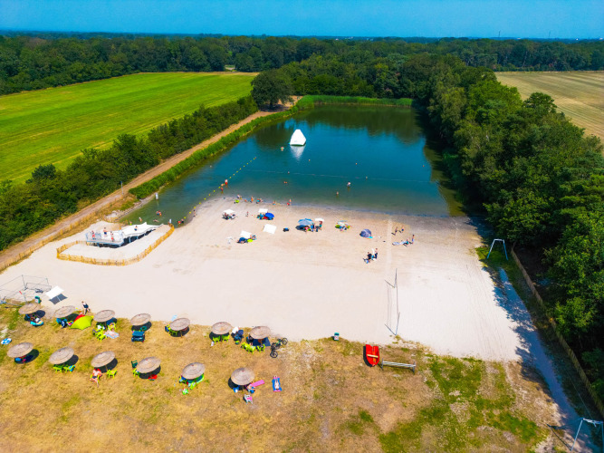 Swimming pond with umbrellas - Country Resort De Papillon - Denekamp, Overijssel, Netherlands