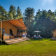 Safari telt Premium på Papillon Country Resort i Holland med hyggelige telte, solrige terrasser og grøn natur.