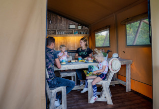 Gezin in accommodatie - Vakantiepark BreeBronne - Maasbree, Limburg, Nederland