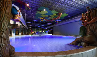Piscina cubierta - Parque de vacaciones BreeBronne - Maasbree, Limburgo, Países Bajos