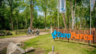 Radfahren im Park - EuroParcs Ruinen - Ruinen, Drenthe, Niederlande