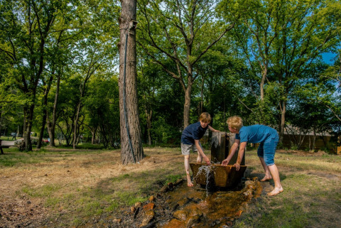 Mit Wasser spielen - EuroParcs Ruinen - Ruinen, Drenthe, Niederlande