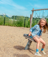 Niña en parque infantil - EuroParcs Bad Hulckesteijn - Nijkerk, Gelderland, Países Bajos