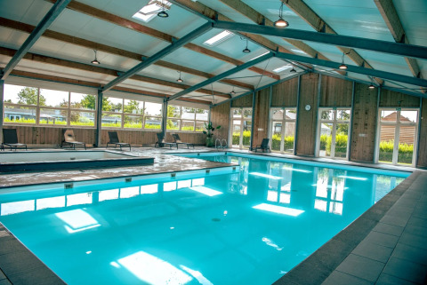 Piscine couverte - EuroParcs Bad Hulckesteijn - Nijkerk, Gelderland, Pays-Bas