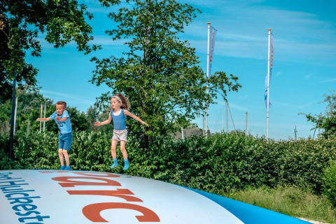 Airtrampolin - EuroParcs Bad Hulckesteijn - Nijkerk, Gelderland, Niederlande