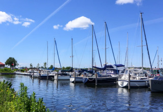 Boote im Wasser - EuroParcs Bad Hulckesteijn - Nijkerk, Gelderland, Niederlande