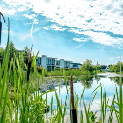 Wasser entlang des Parks - EuroParcs Bad Hulckesteijn - Nijkerk, Gelderland, Niederlande