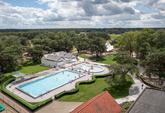 Luftbild vom Schwimmbad - Vodatent - Erholungs- und Naturpark de Keiheuvel - Balen - Antwerpen - Belgien