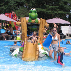 Menschen im Freibad - Vodatent - Erholungs- und Naturpark de Keiheuvel - Balen - Antwerpen - Belgien