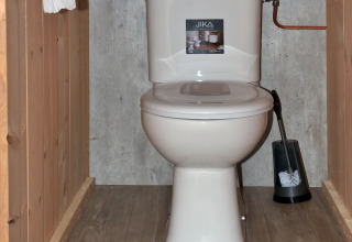 Toilet in safari tent - De Vrolijke Flierefluiter - Vodatent - North Brabant - Netherlands
