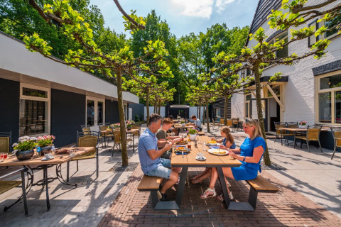 Terraza del restaurante - EuroParcs De Hooge Veluwe - Arnhem, Gelderland, Países Bajos