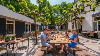Terras van het restaurant - EuroParcs De Hooge Veluwe - Arnhem, Gelderland, Nederland