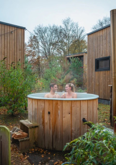 Koppel in de hottub - EuroParcs De Hooge Veluwe - Arnhem, Gelderland, Nederland