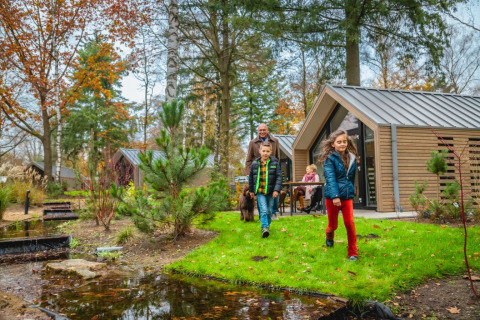 Familievandring i nærheden af overnatningssted - EuroParcs De Hooge Veluwe - Arnhem, Gelderland, Holland