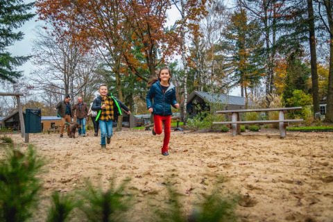 Jouer sur le parc de vacances - EuroParcs De Hooge Veluwe - Arnhem, Gelderland, Pays-Bas