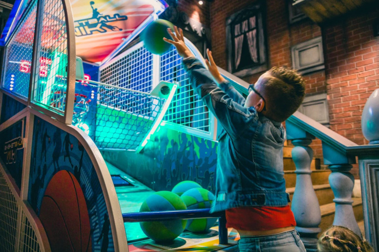 Child in gameroom - EuroParcs Zuiderzee - Biddinghuizen, Flevoland, Netherlands