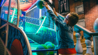 Kind im Spielzimmer - EuroParcs Zuiderzee - Biddinghuizen, Flevoland, Niederlande