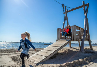 Kabelbaan bij het meer - EuroParcs Zuiderzee - Biddinghuizen, Flevoland, Nederland