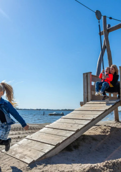 Seilbahn am See - EuroParcs Zuiderzee - Biddinghuizen, Flevoland, Niederlande
