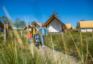 Wandelen over park - EuroParcs Zuiderzee - Biddinghuizen, Flevoland, Nederland