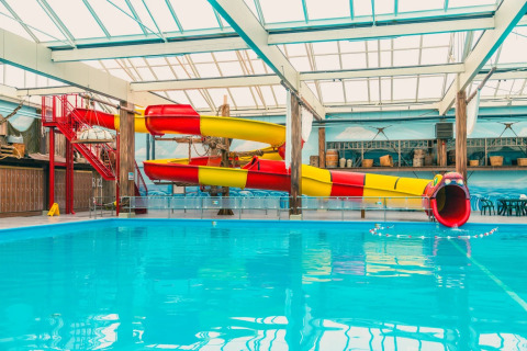 Binnenzwembad met glijbaan - EuroParcs Zuiderzee - Biddinghuizen, Flevoland, Nederland