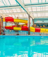 Hallenbad mit Wasserrutsche - EuroParcs Zuiderzee - Biddinghuizen, Flevoland, Niederlande