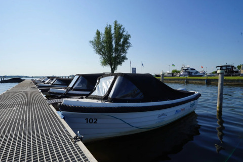 Boote im Wasser - EuroParcs Zuiderzee - Biddinghuizen, Flevoland, Niederlande