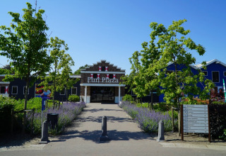 Piazza del divertimento nel parco - EuroParcs Zuiderzee - Biddinghuizen, Flevoland, Paesi Bassi