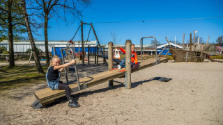 Kinder auf dem Spielplatz - EuroParcs Zuiderzee - Biddinghuizen, Flevoland, Niederlande