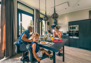 Familia en alojamiento - EuroParcs Kaatsheuvel - Kaatsheuvel, Brabante Septentrional, Países Bajos