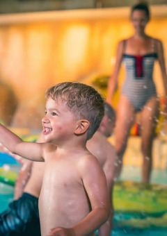 Piscina cubierta - EuroParcs Kaatsheuvel - Kaatsheuvel, Brabante Septentrional, Países Bajos