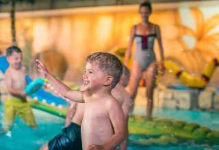 Piscina cubierta - EuroParcs Kaatsheuvel - Kaatsheuvel, Brabante Septentrional, Países Bajos