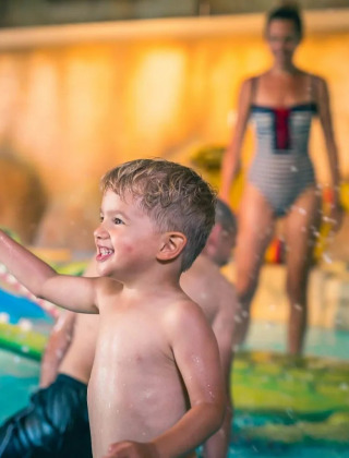 Piscina cubierta - EuroParcs Kaatsheuvel - Kaatsheuvel, Brabante Septentrional, Países Bajos