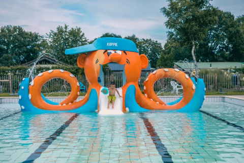 Piscine extérieure - EuroParcs Kaatsheuvel - Kaatsheuvel, Brabant du Nord, Pays-Bas