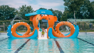Outdoor pool - EuroParcs Kaatsheuvel - Kaatsheuvel, North Brabant, Netherlands