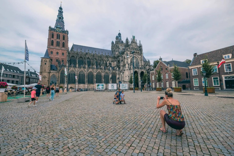 Familie in der Stadt - EuroParcs Kaatsheuvel - Kaatsheuvel, Nordbrabant, Niederlande