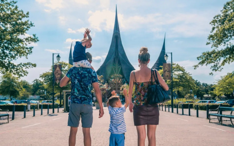 Familie im Efteling - EuroParcs Kaatsheuvel - Kaatsheuvel, Nordbrabant, Niederlande