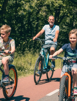 Ciclismo en la zona - EuroParcs Limburg - Susteren, Limburgo, Países Bajos