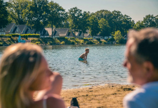 Im Schwimmteich - EuroParcs Limburg - Susteren, Limburg, Niederlande