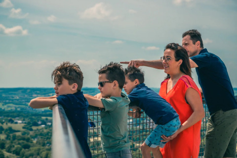 Familien ved udsigtspunktet - EuroParcs Limburg - Susteren, Limburg, Holland