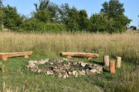 Lagerfeuerkreis - Vodatent - Camping Domaine Bleu Celeste - Couleuvre - Auvergne-Rhone-Alpes - Frankreich