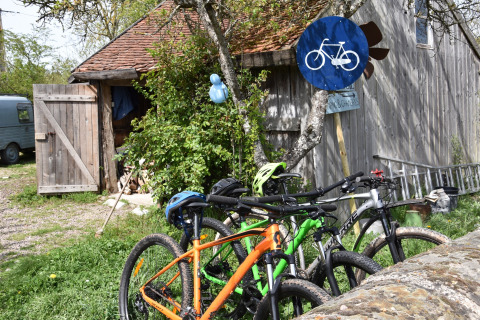 Noleggio biciclette - Voda-Tent - Camping Domaine Bleu Celeste - Couleuvre - Auvergne-Rhone-Alpes - Francia