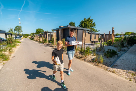 Vandring med mad i parken - EuroParcs Poort van Zeeland - Hellevoetsluis, Sydholland, Holland