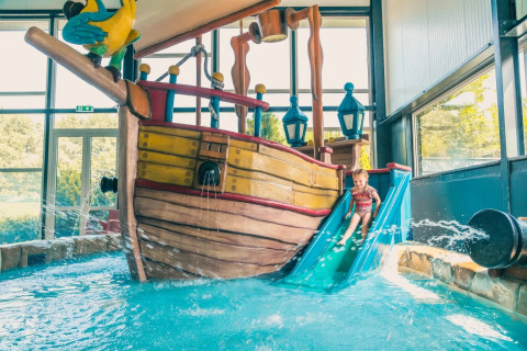 Fille du toboggan aquatique- EuroParcs De Biesbosch - Dordrecht, Hollande méridionale, Pays-Bas